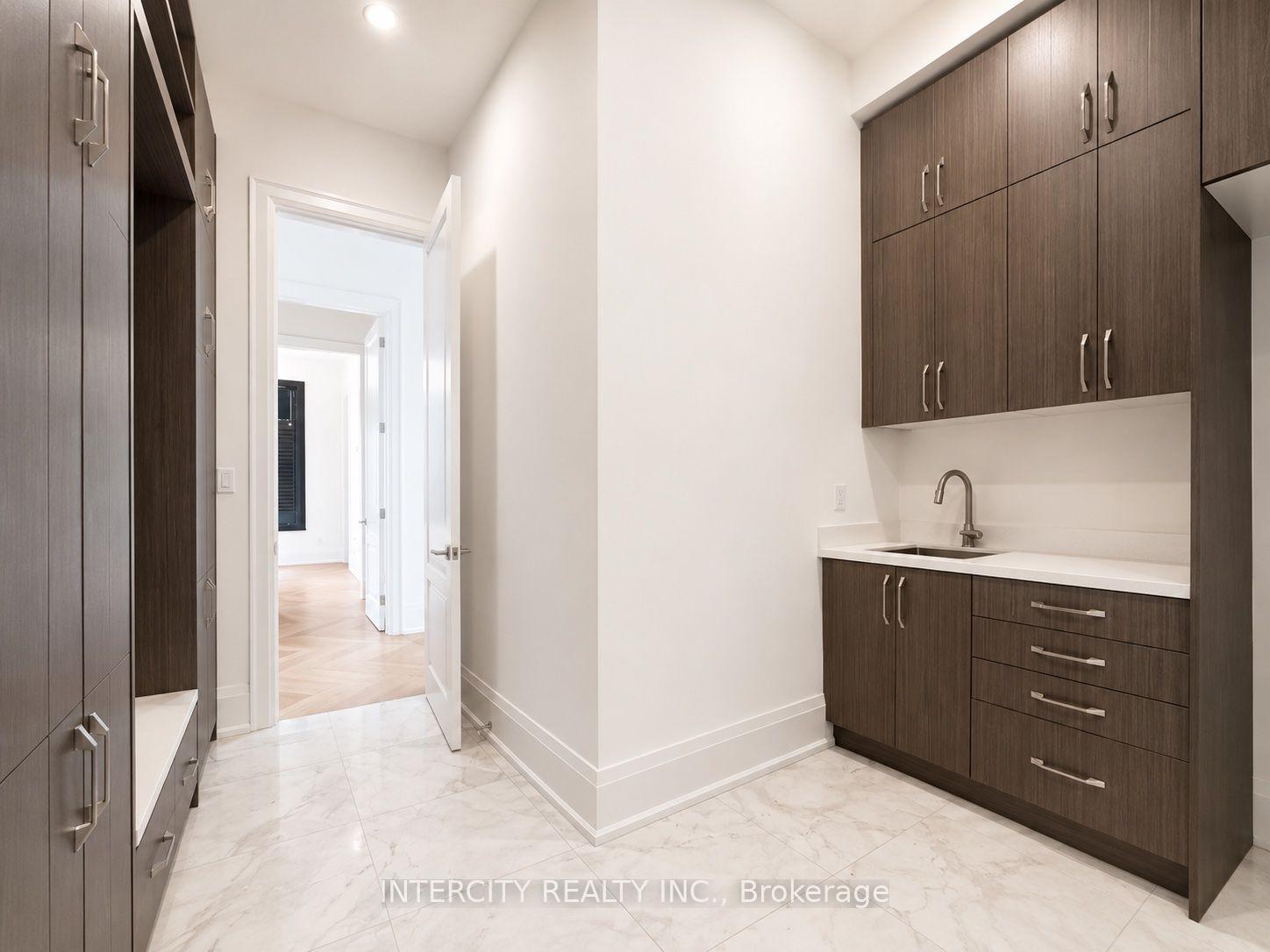 Photo 11 of 16 Creedmore Court, Vaughan, Kleinburg — HOMEH