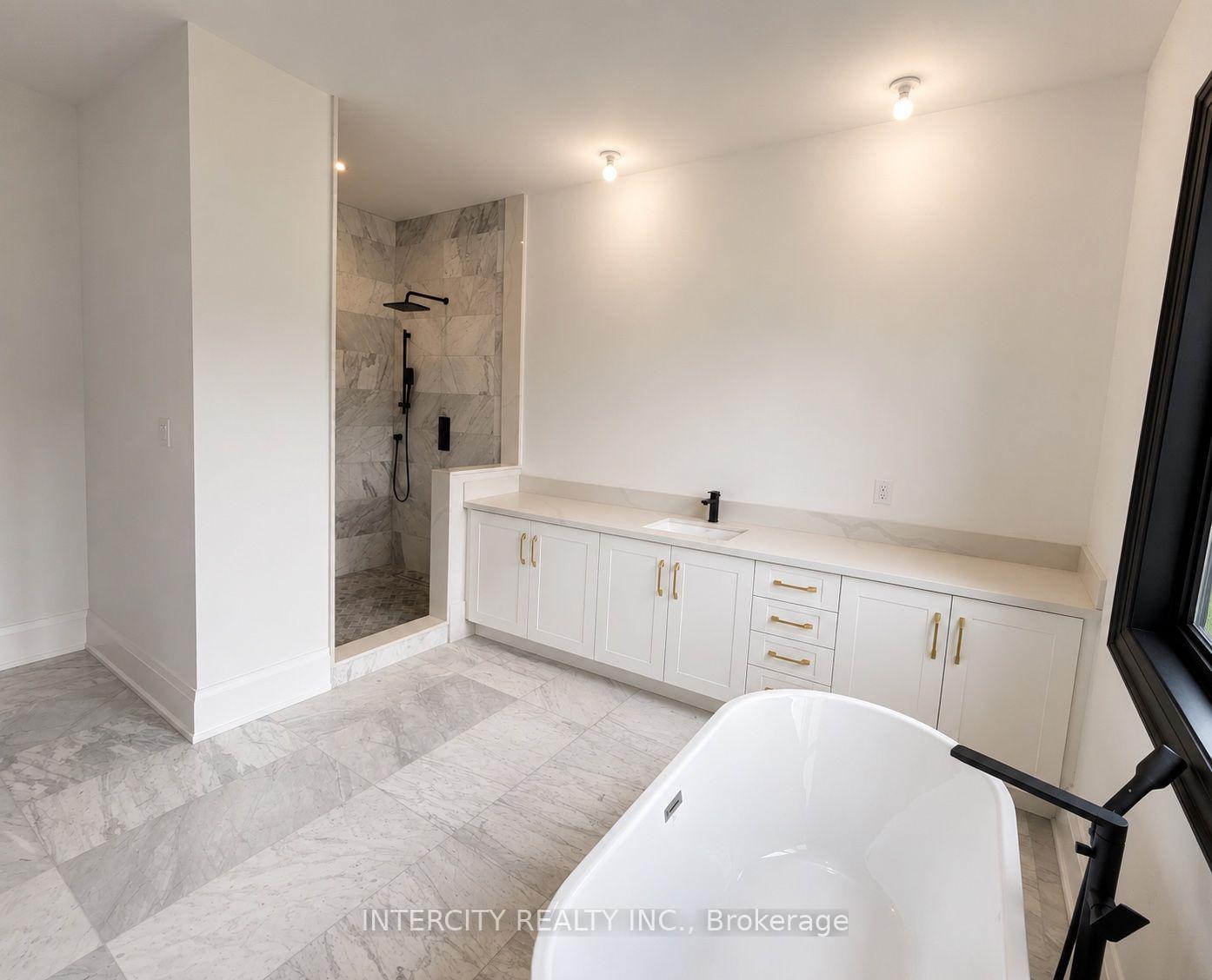 Photo 46 of 16 Creedmore Court, Vaughan, Kleinburg — HOMEH