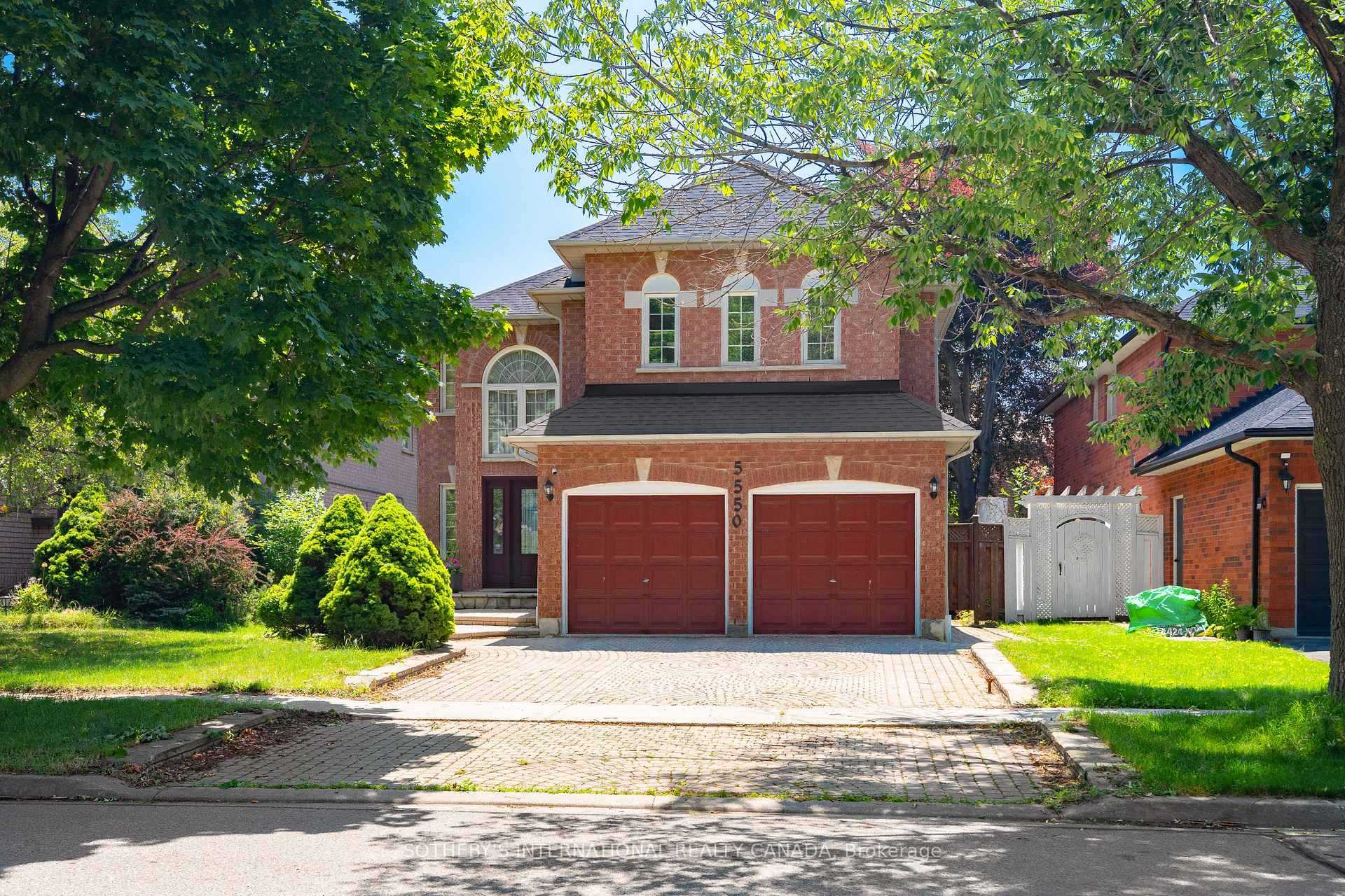 Photo 3 of 5550 Middleport Crescent N, Mississauga, Hurontario — HOMEH