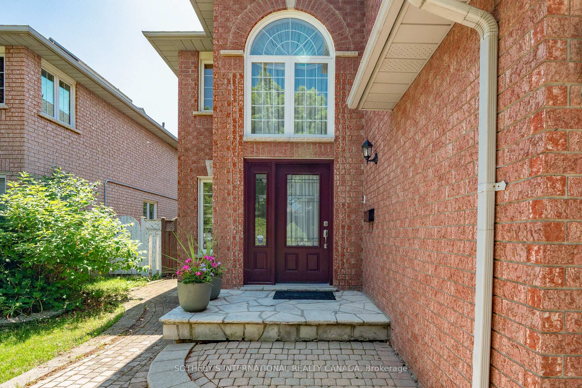 Photo 4 of 5550 Middleport Crescent N, Mississauga, Hurontario — HOMEH