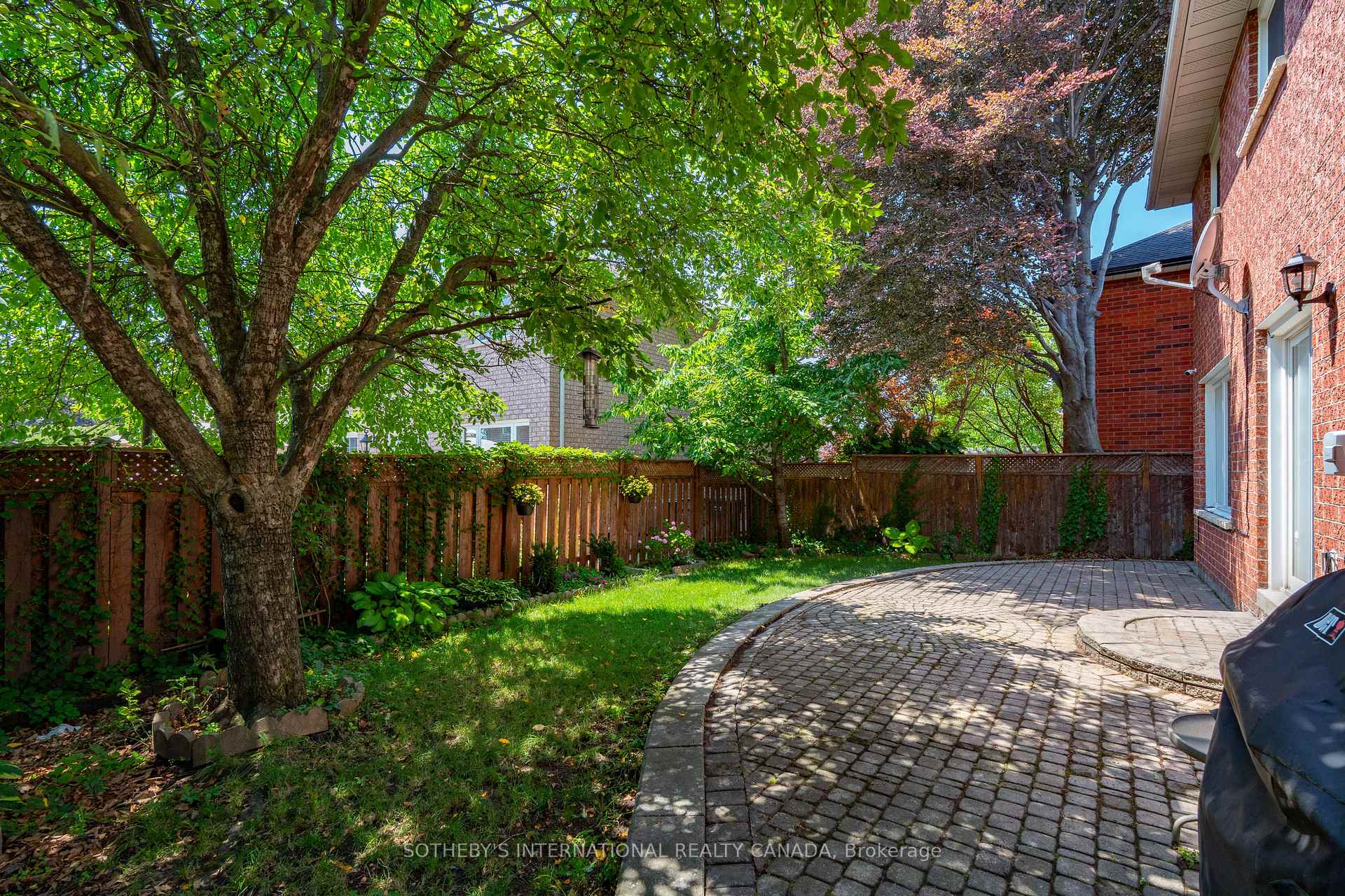 Photo 5 of 5550 Middleport Crescent N, Mississauga, Hurontario — HOMEH