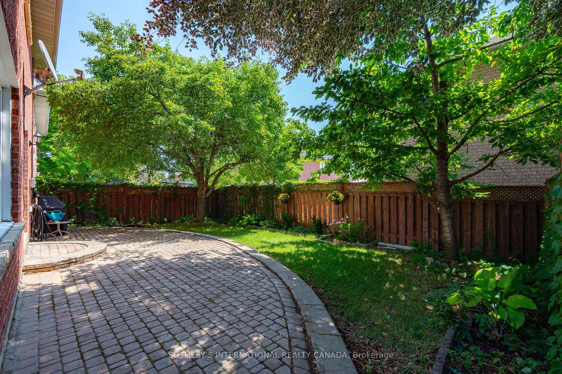 Photo 6 of 5550 Middleport Crescent N, Mississauga, Hurontario — HOMEH