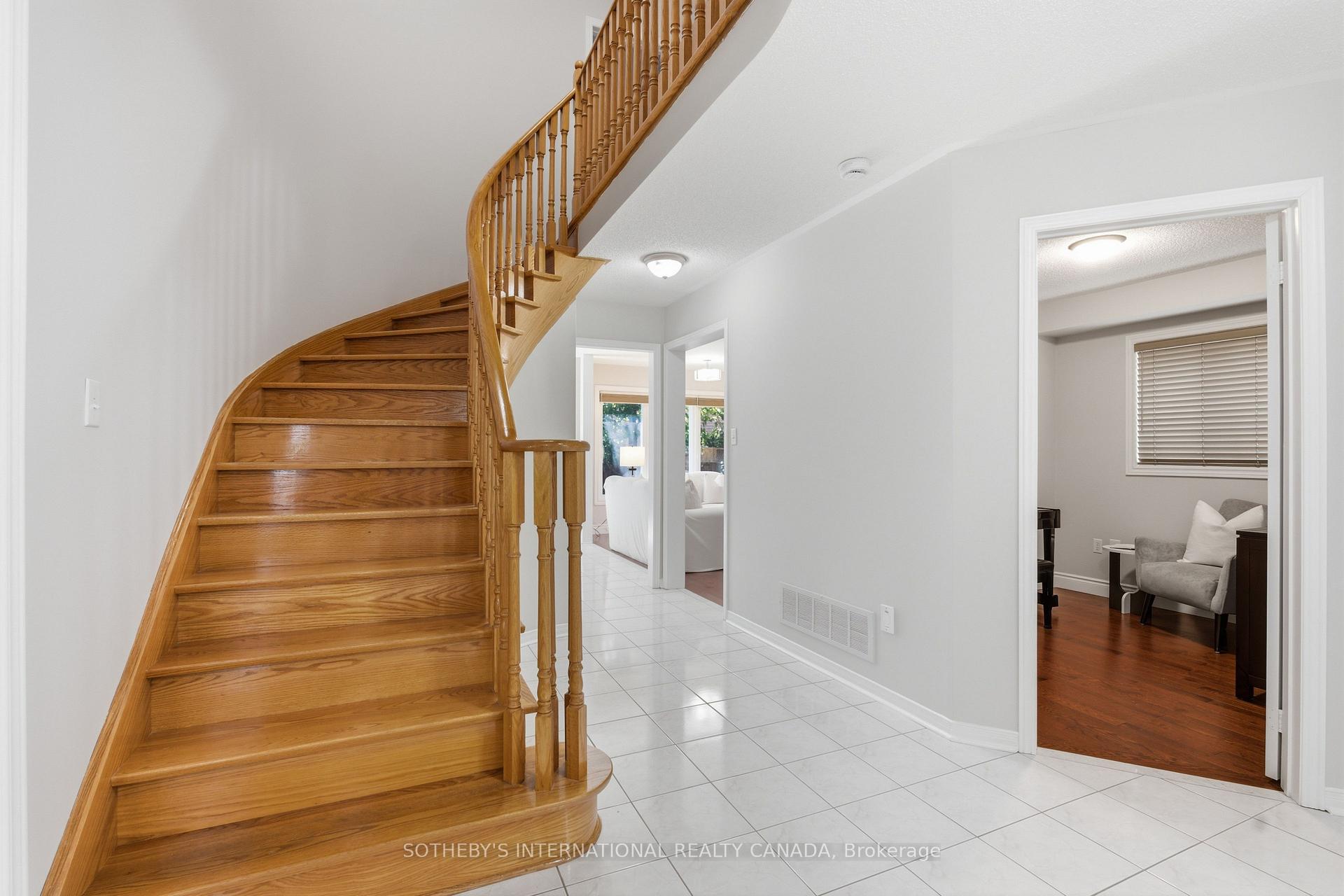 Photo 14 of 5550 Middleport Crescent N, Mississauga, Hurontario — HOMEH