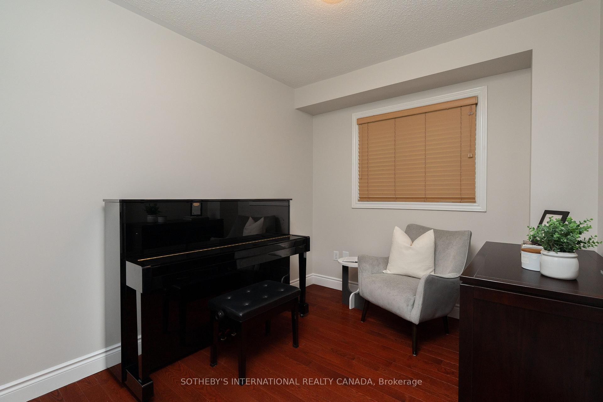 Photo 15 of 5550 Middleport Crescent N, Mississauga, Hurontario — HOMEH