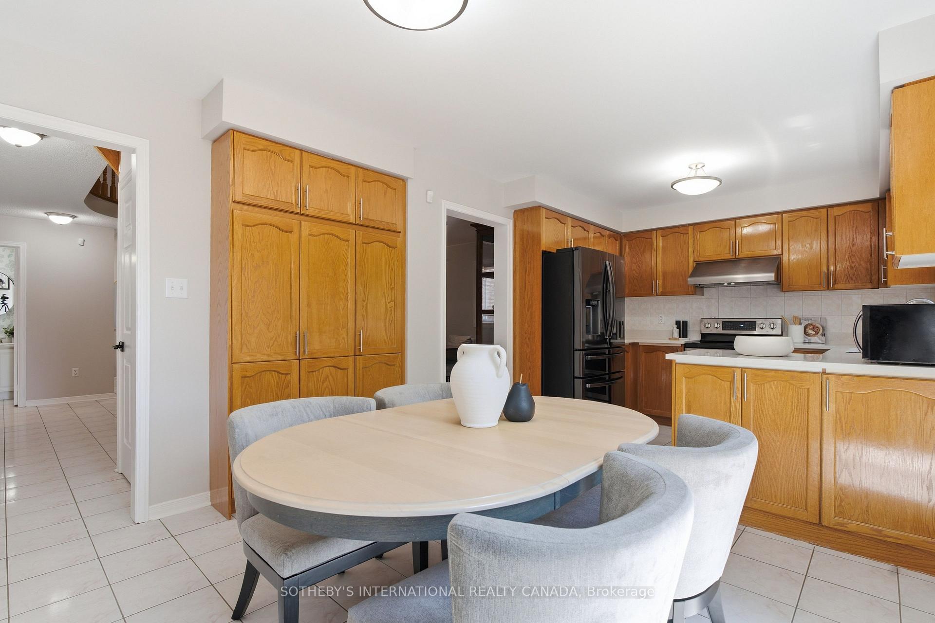 Photo 22 of 5550 Middleport Crescent N, Mississauga, Hurontario — HOMEH