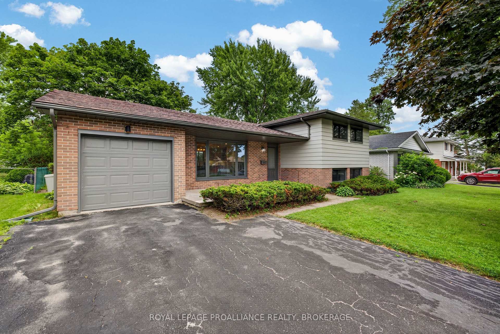 Photo 3 of 682 Carnaby Street, Kingston, South of Taylor-Kidd Blvd — HOMEH