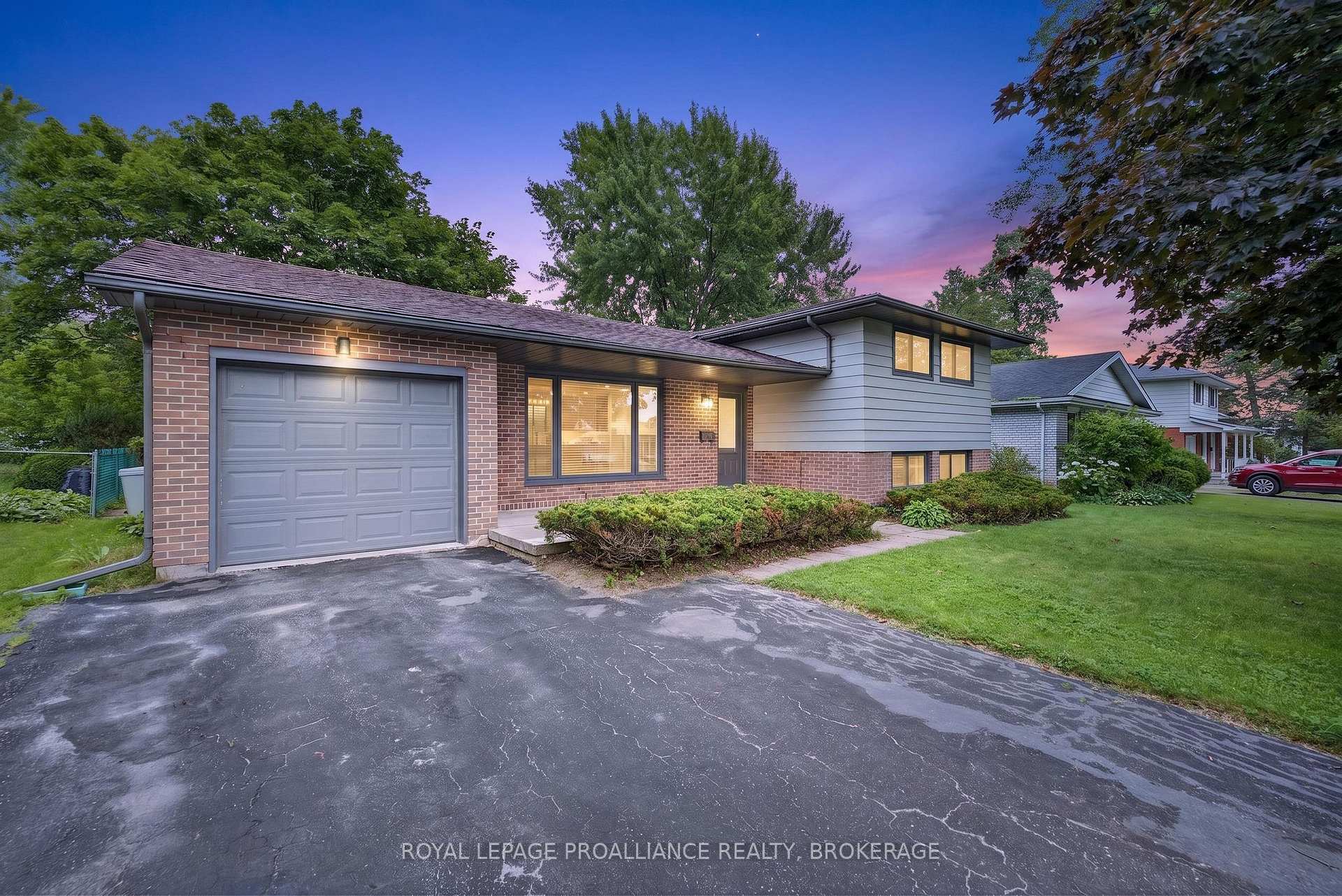Photo 1 of 682 Carnaby Street, Kingston, South of Taylor-Kidd Blvd — HOMEH