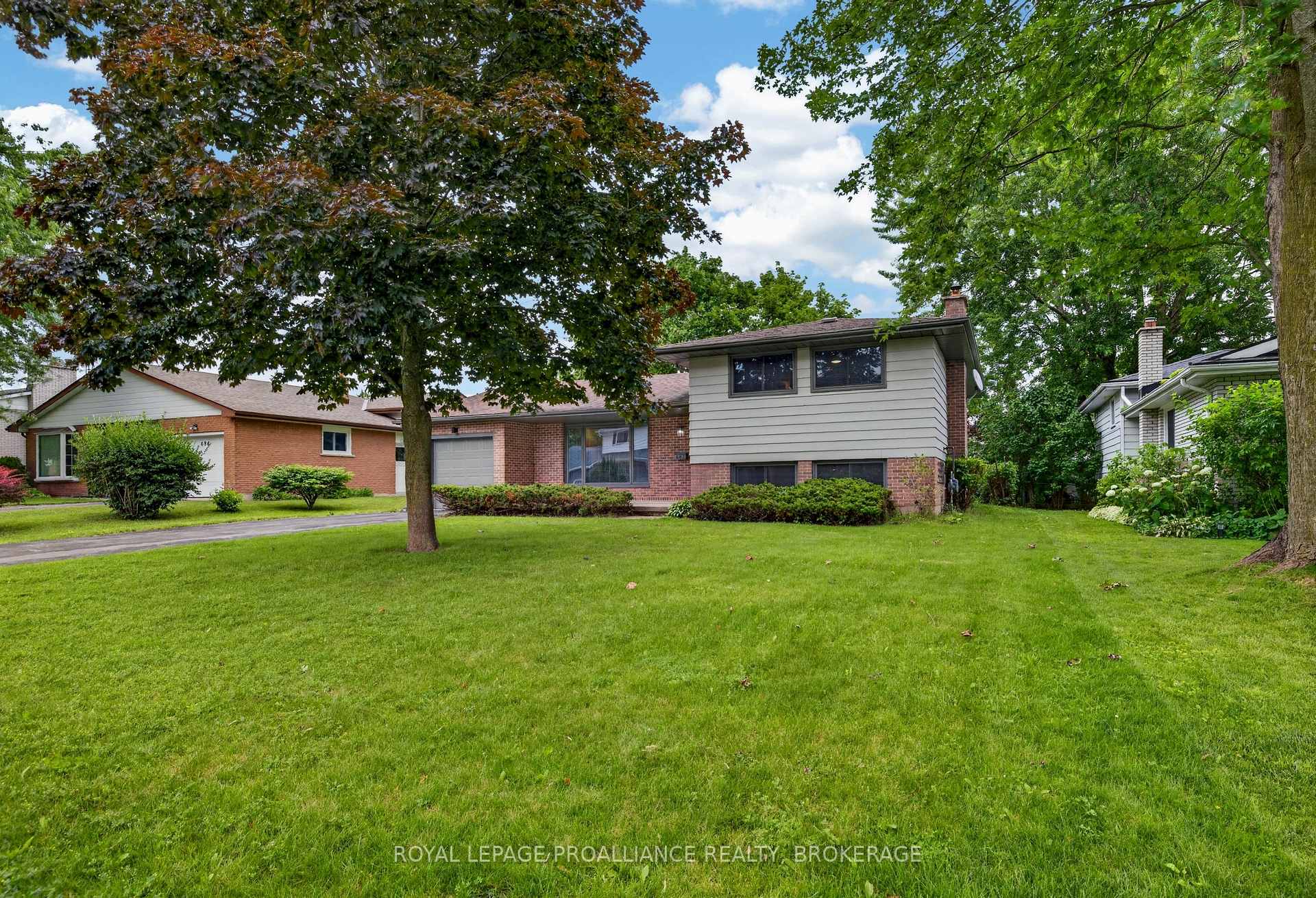 Photo 2 of 682 Carnaby Street, Kingston, South of Taylor-Kidd Blvd — HOMEH