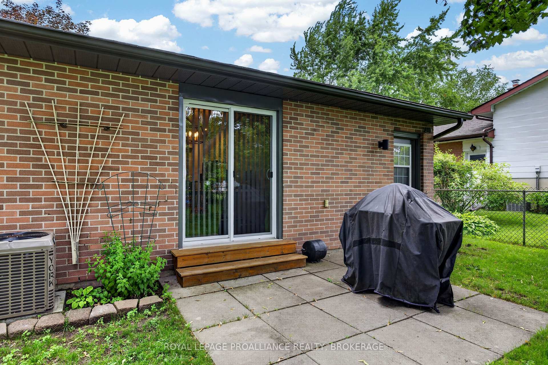 Photo 44 of 682 Carnaby Street, Kingston, South of Taylor-Kidd Blvd — HOMEH