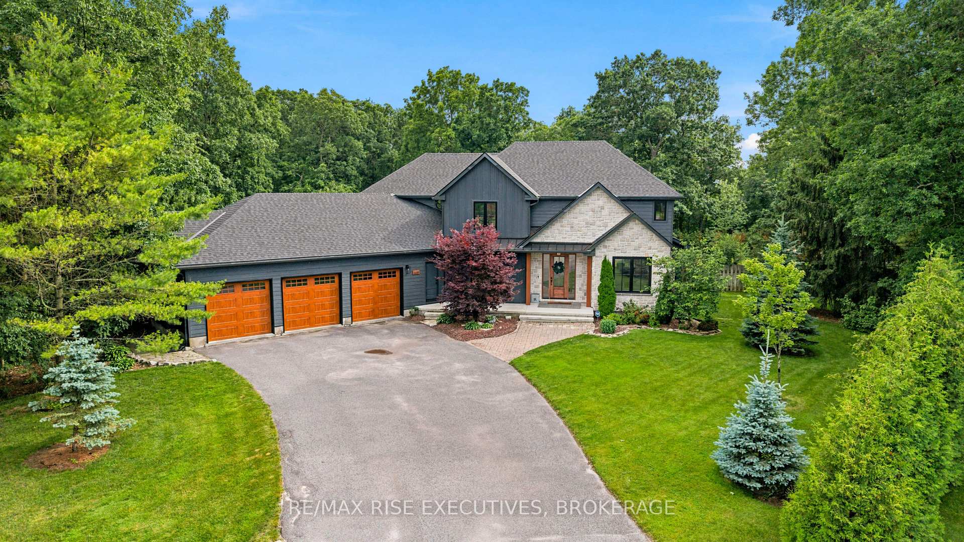 Front of 648 Woodland Place SE