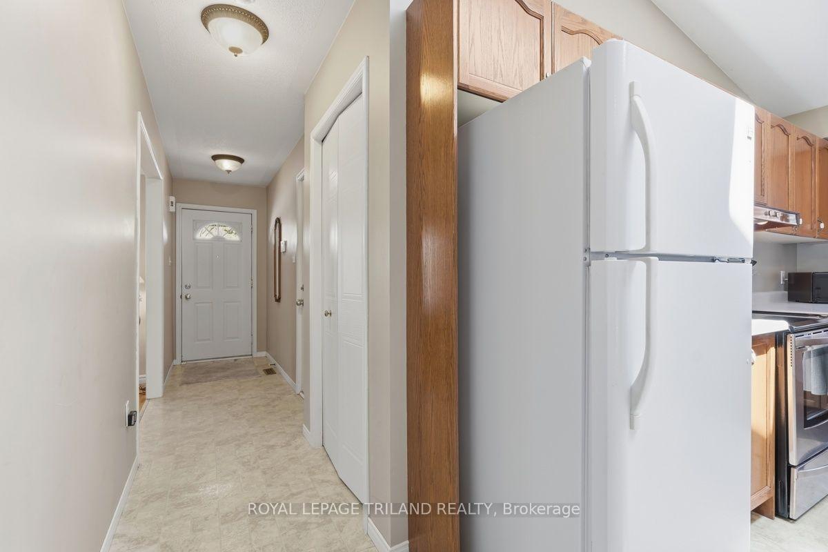 Photo 5 of 34 Gerald Crescent, London, South J — HOMEH