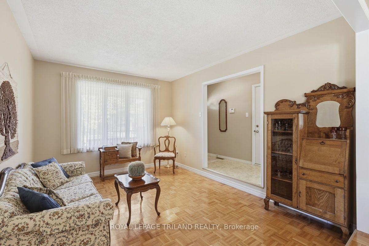 Photo 6 of 34 Gerald Crescent, London, South J — HOMEH