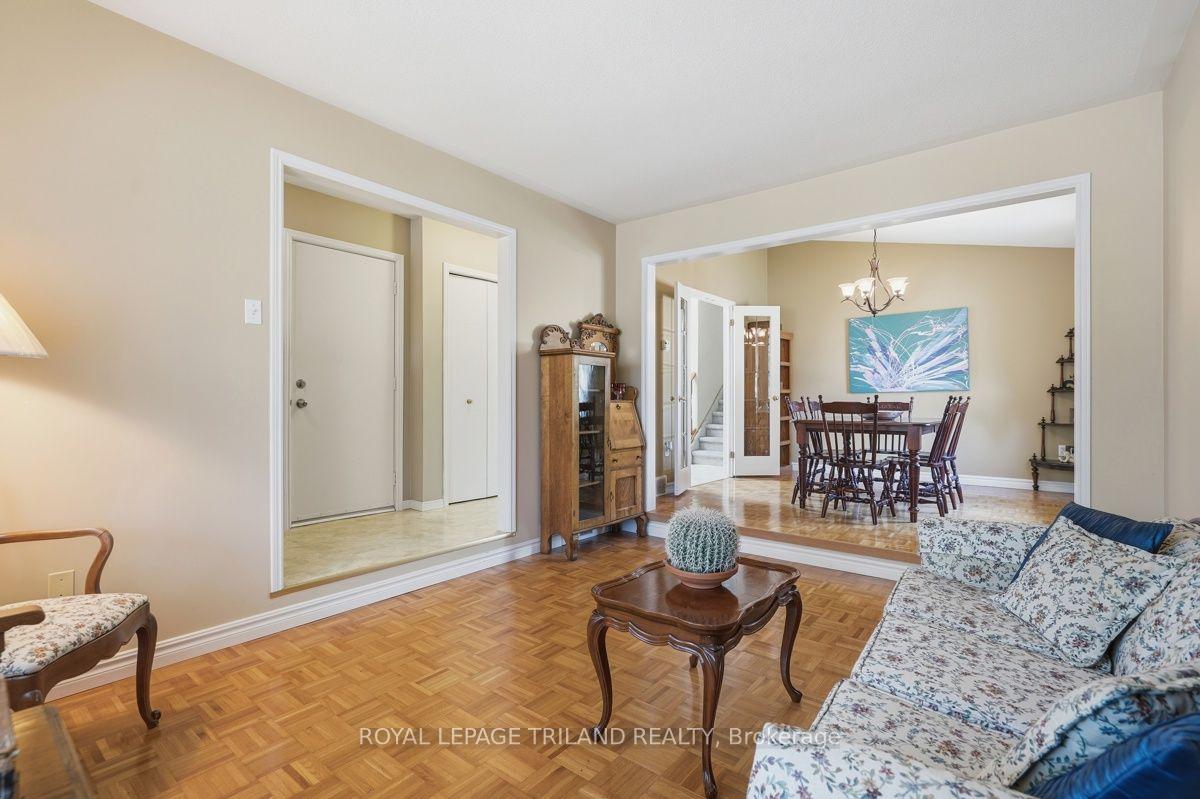 Photo 7 of 34 Gerald Crescent, London, South J — HOMEH