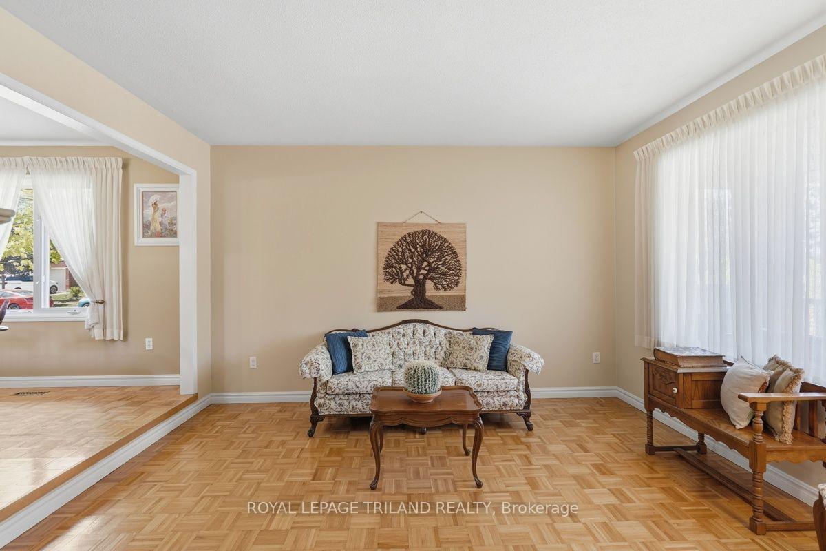 Photo 8 of 34 Gerald Crescent, London, South J — HOMEH