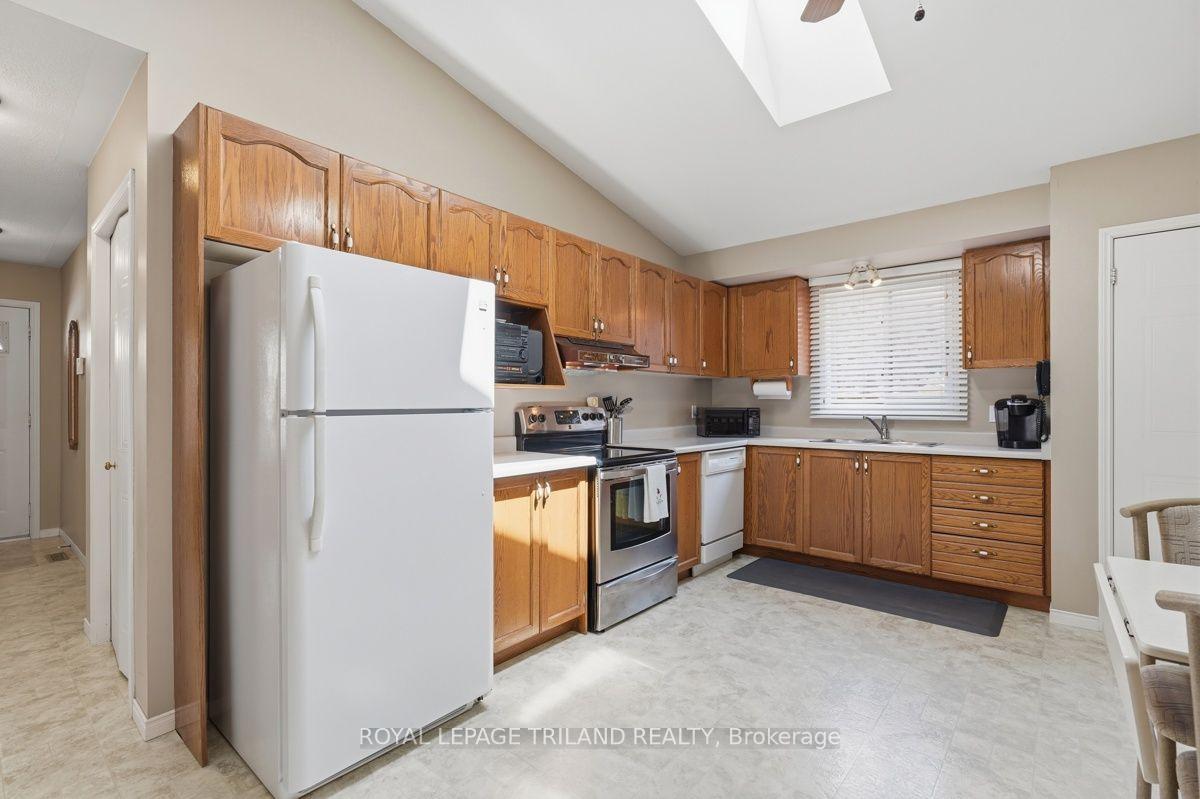 Photo 9 of 34 Gerald Crescent, London, South J — HOMEH