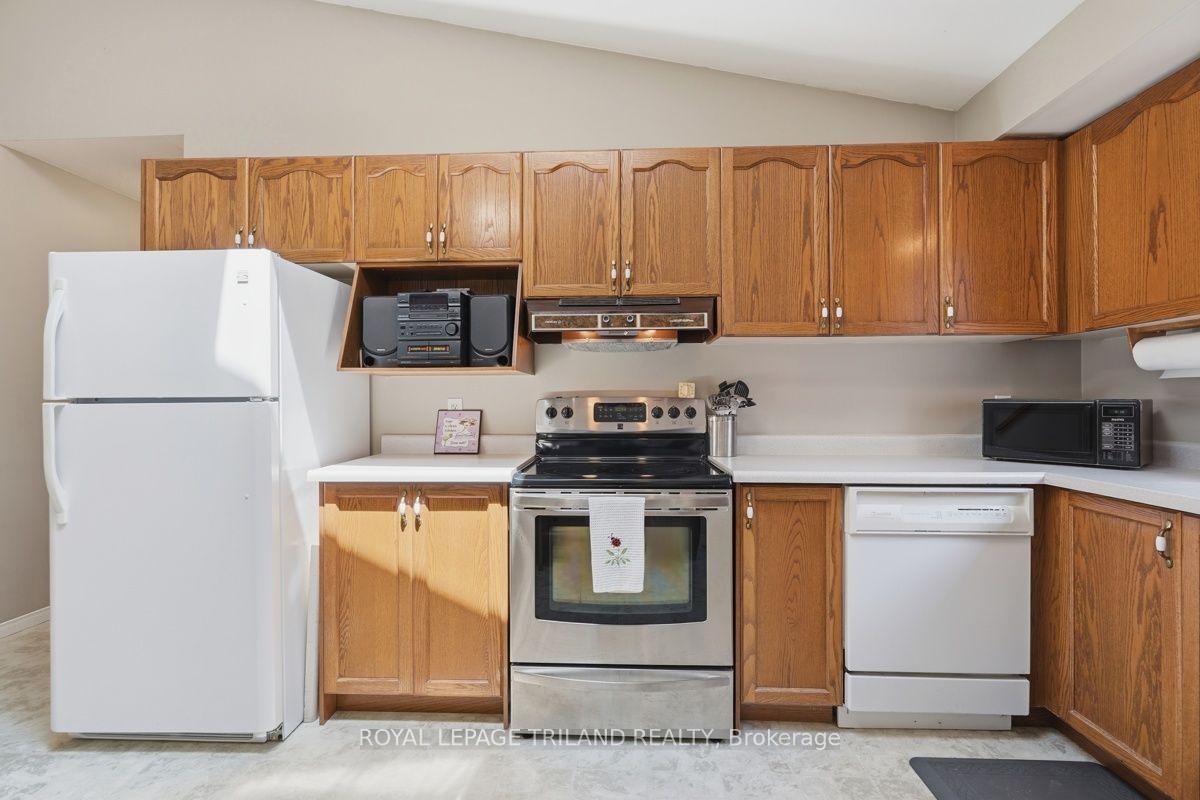 Photo 13 of 34 Gerald Crescent, London, South J — HOMEH