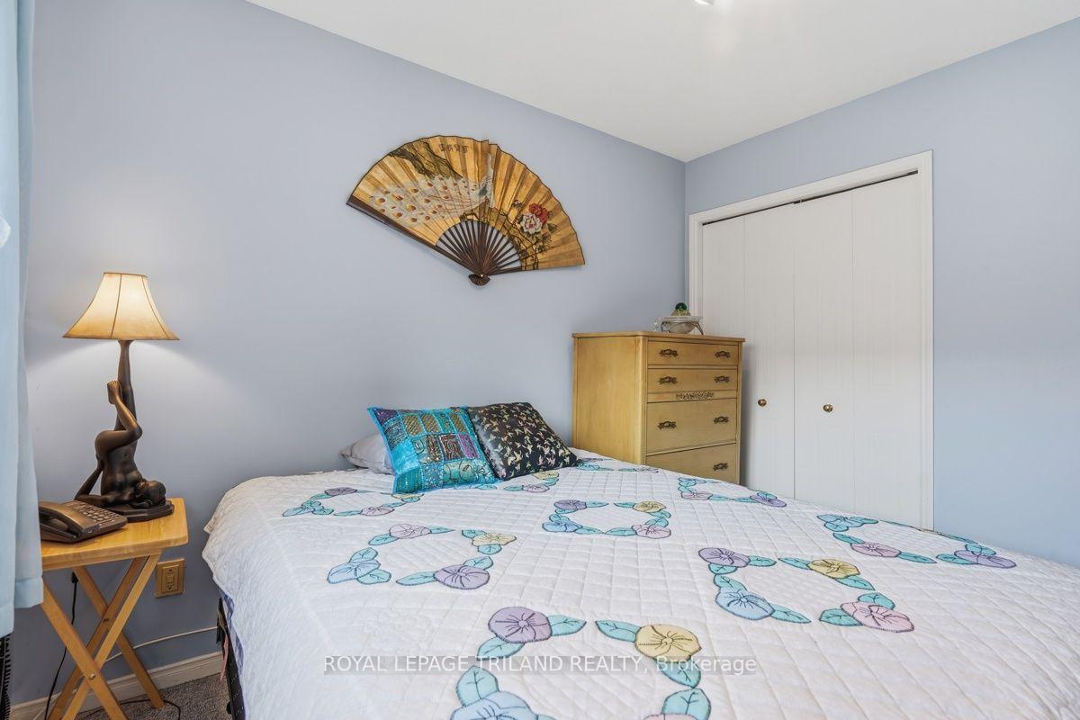 Photo 18 of 34 Gerald Crescent, London, South J — HOMEH