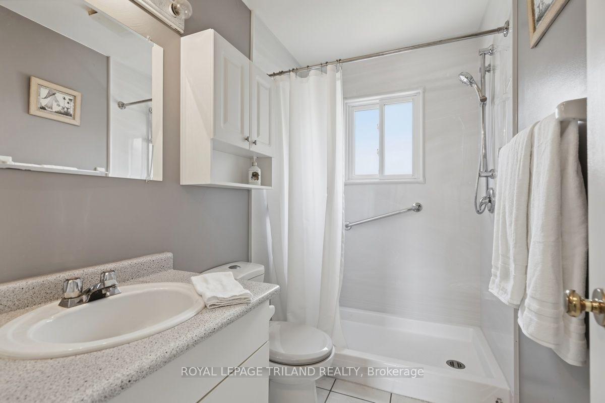 Photo 20 of 34 Gerald Crescent, London, South J — HOMEH