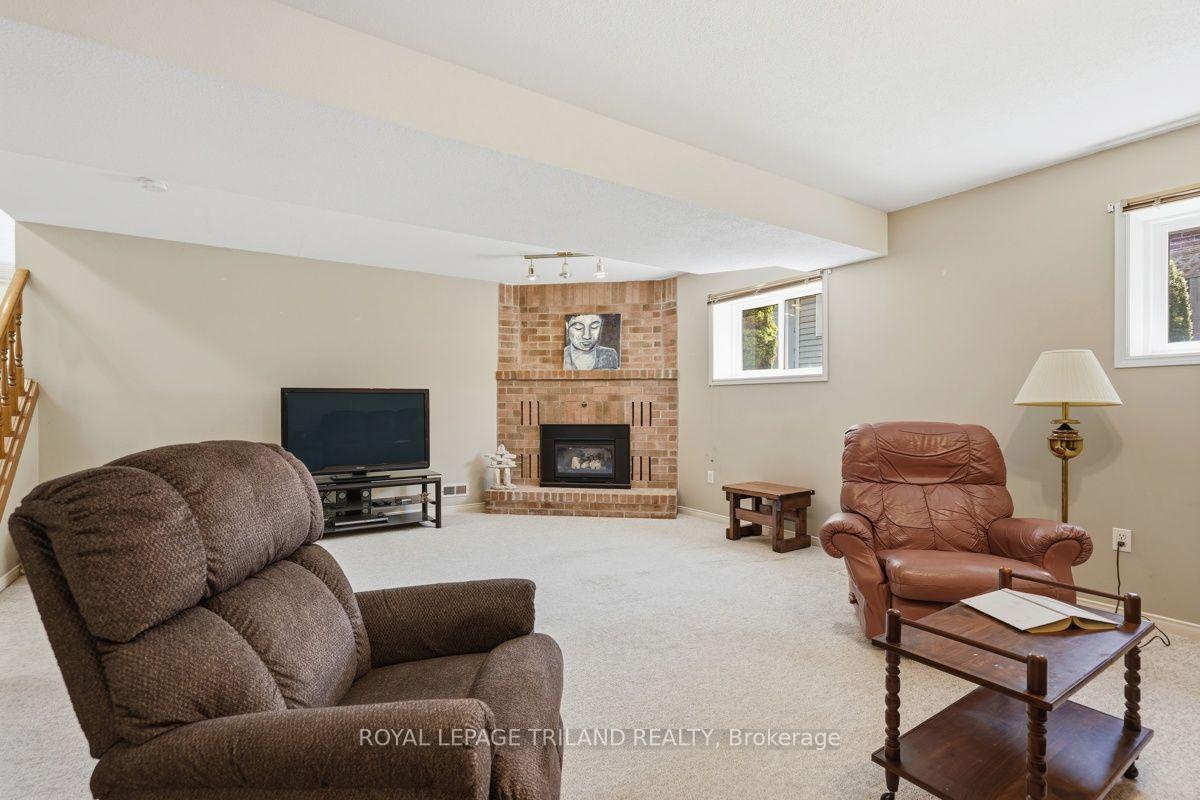 Photo 21 of 34 Gerald Crescent, London, South J — HOMEH