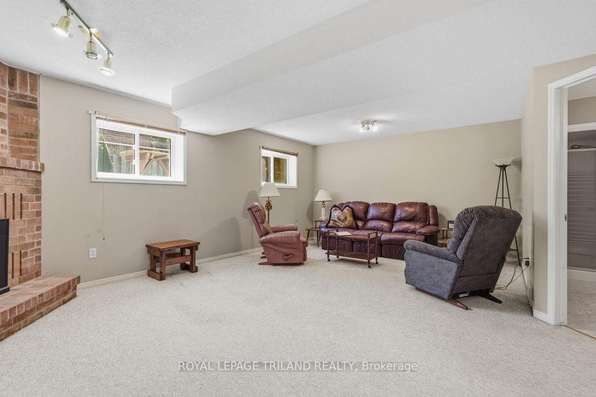 Photo 22 of 34 Gerald Crescent, London, South J — HOMEH