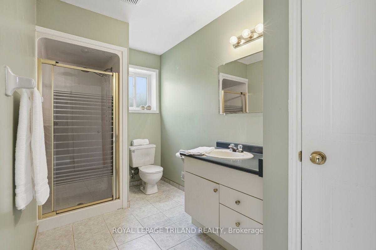 Photo 24 of 34 Gerald Crescent, London, South J — HOMEH