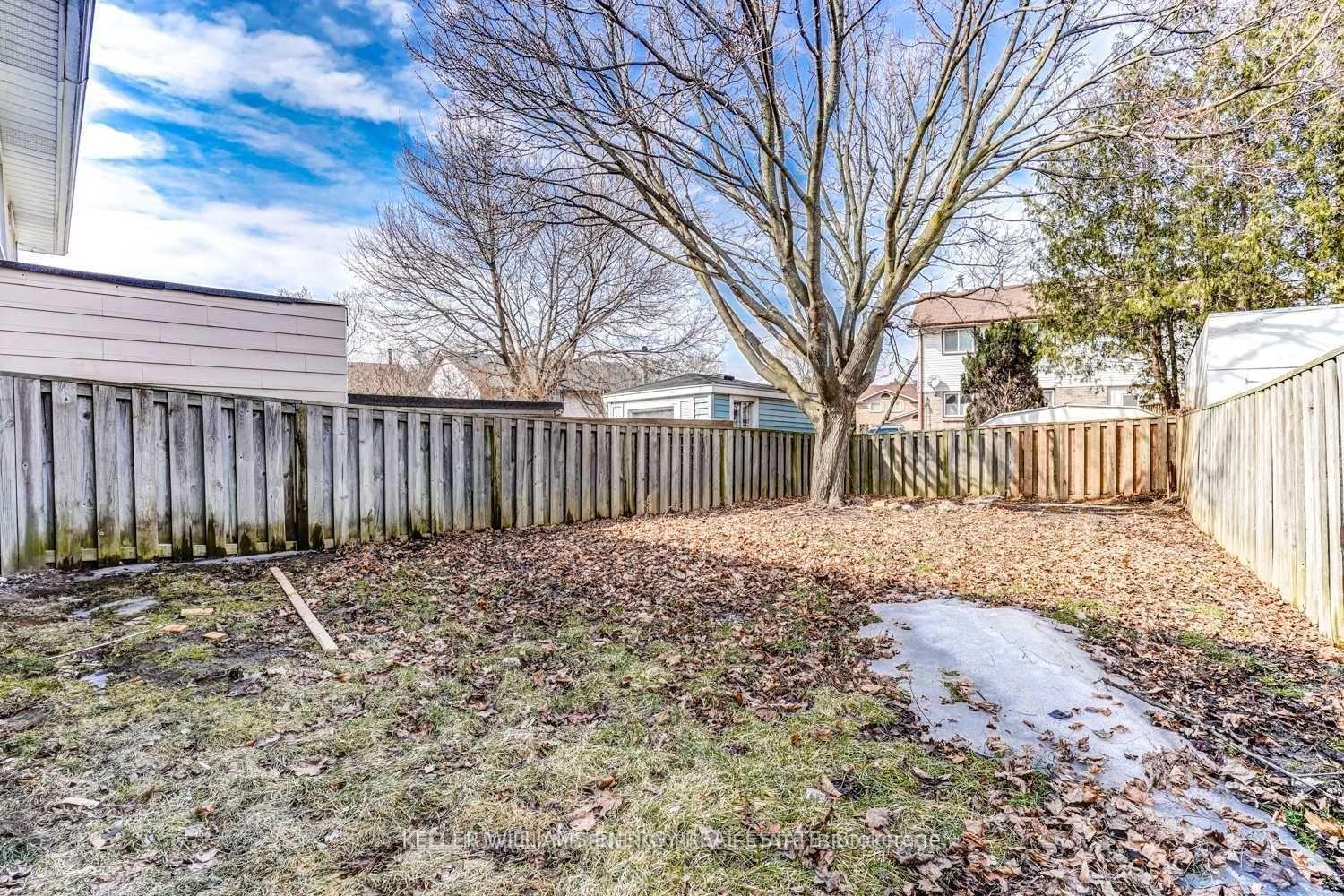 Photo 12 of Unit Main, 1296 Cherrydown Drive, Oshawa, Donevan — HOMEH