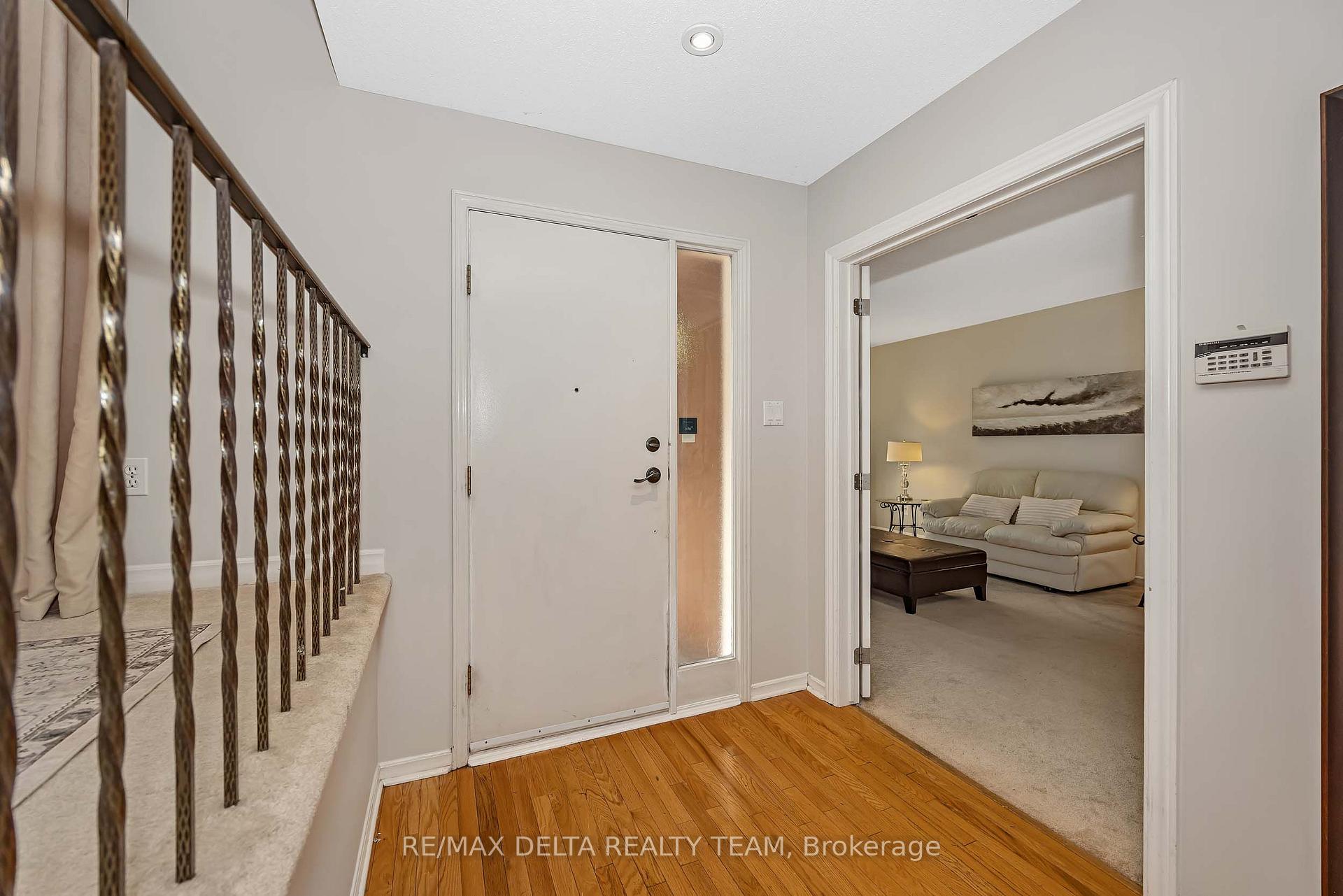 Photo 4 of 6340 Fortune Drive, Ottawa, Convent Glen North — HOMEH