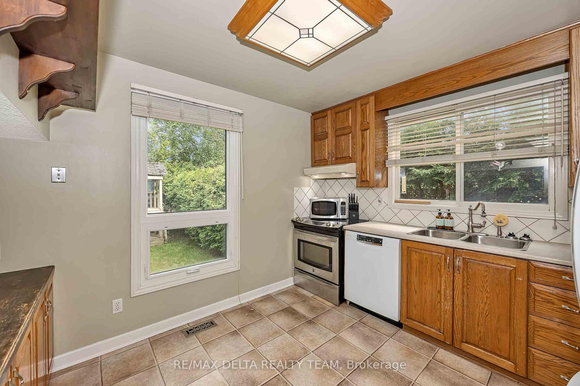 Photo 9 of 6340 Fortune Drive, Ottawa, Convent Glen North — HOMEH