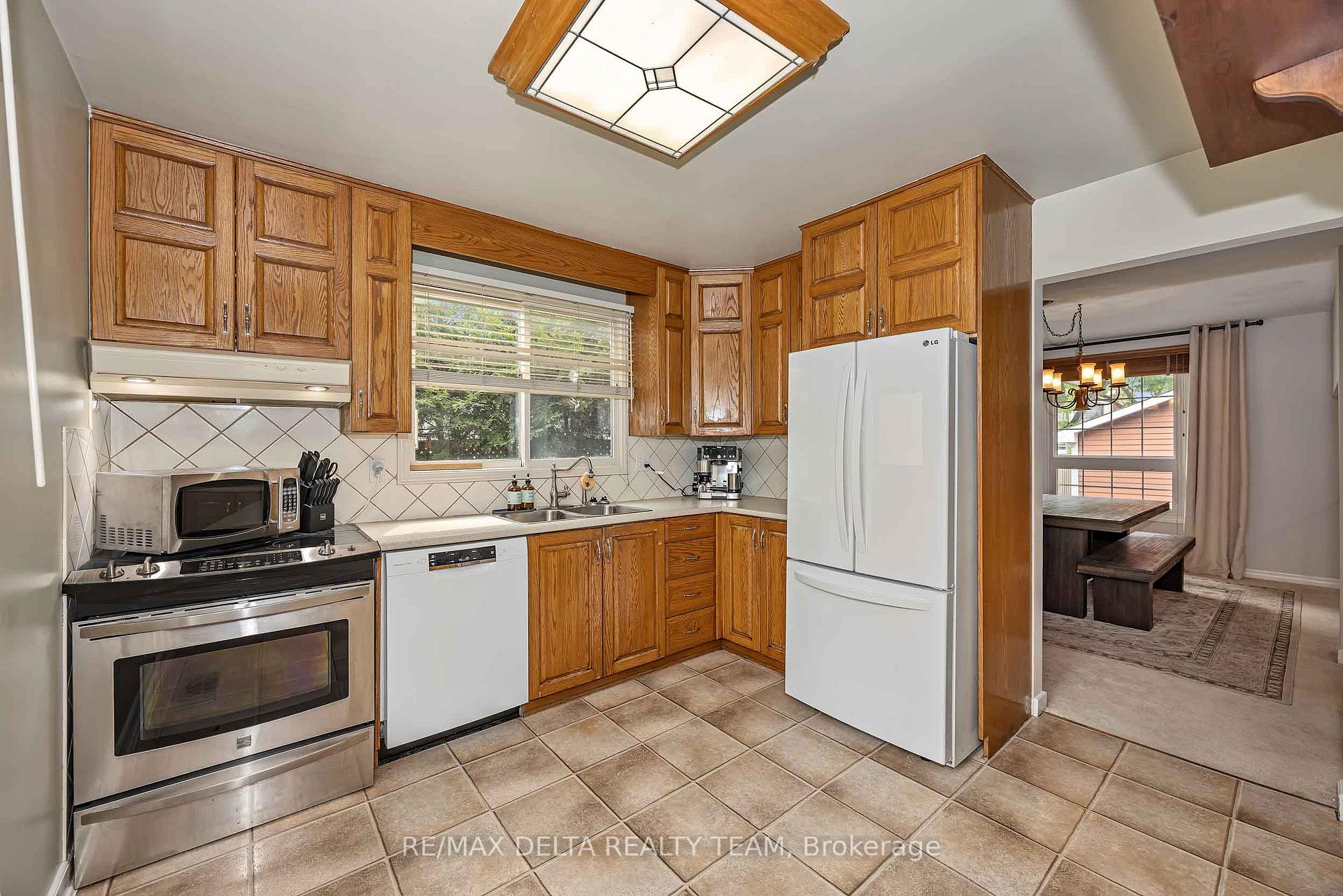 Photo 10 of 6340 Fortune Drive, Ottawa, Convent Glen North — HOMEH