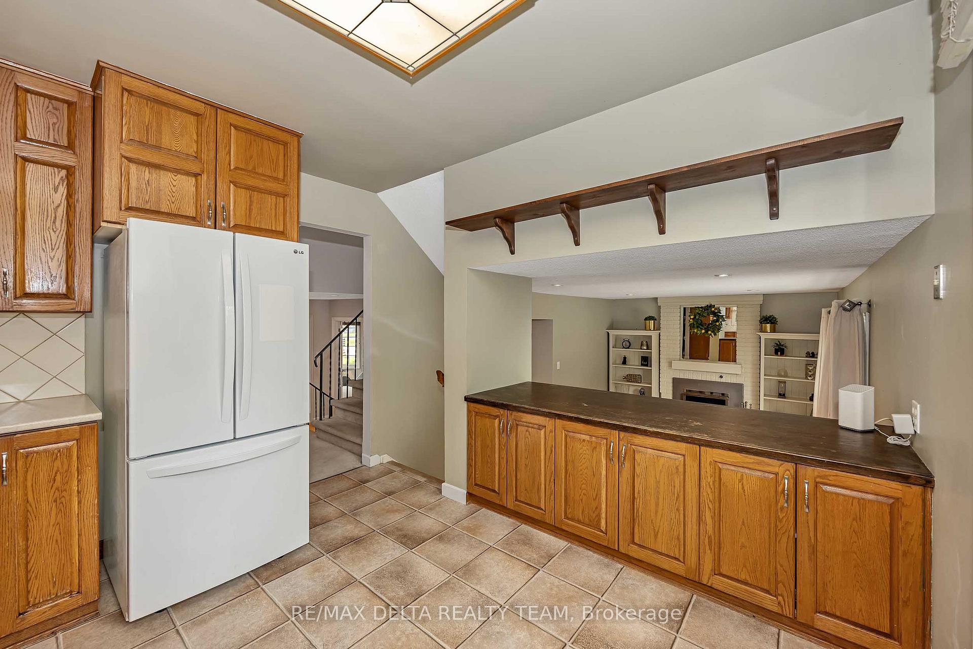 Photo 13 of 6340 Fortune Drive, Ottawa, Convent Glen North — HOMEH