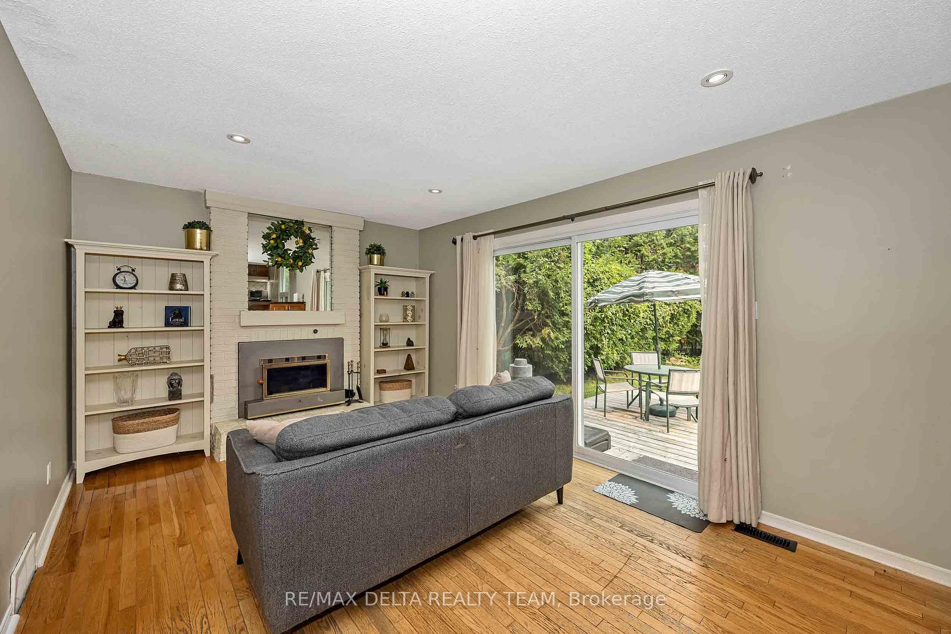 Photo 14 of 6340 Fortune Drive, Ottawa, Convent Glen North — HOMEH