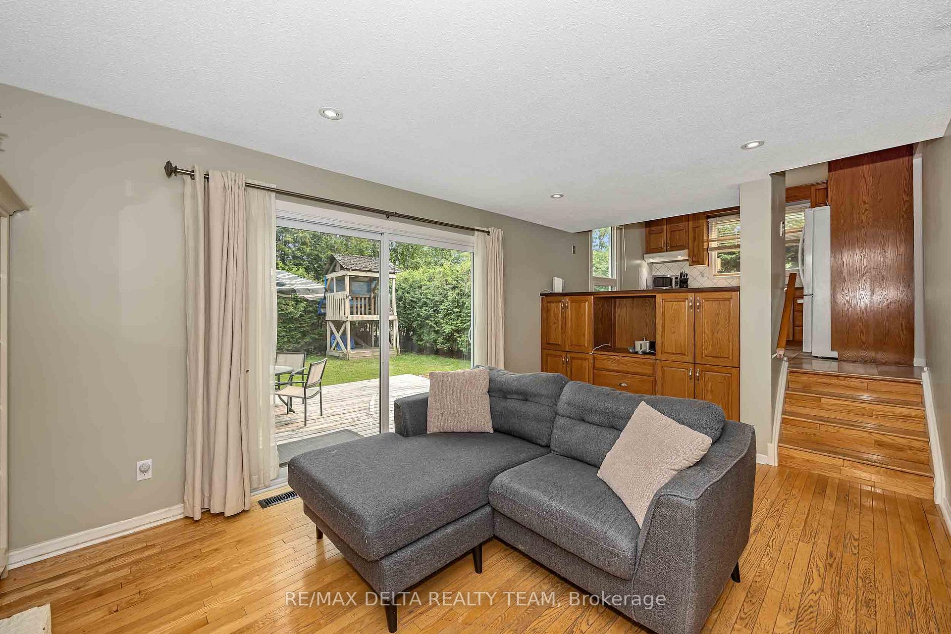 Photo 15 of 6340 Fortune Drive, Ottawa, Convent Glen North — HOMEH