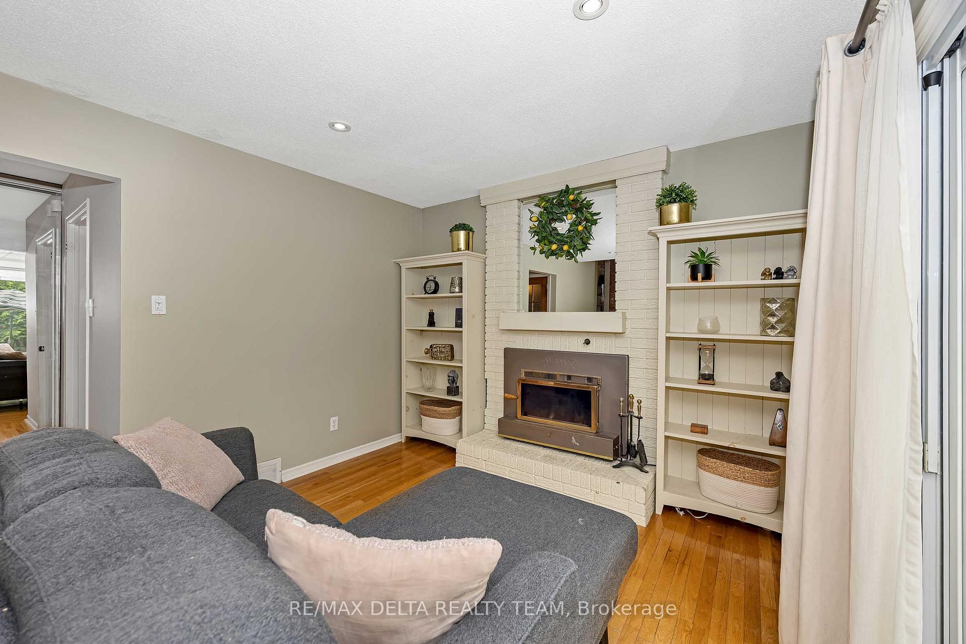Photo 16 of 6340 Fortune Drive, Ottawa, Convent Glen North — HOMEH