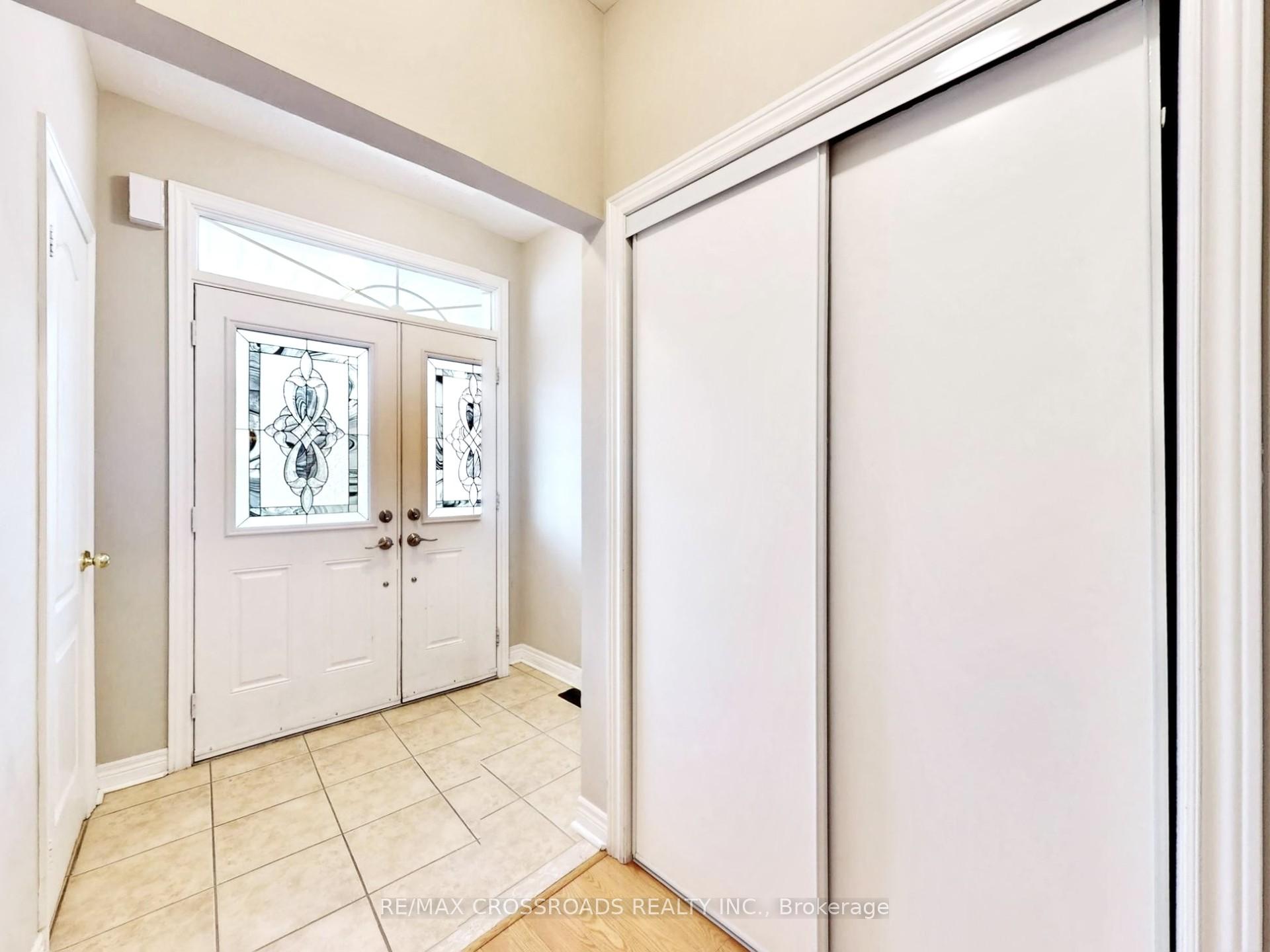 Photo 4 of 39 Pantano Drive, Vaughan, Patterson — HOMEH