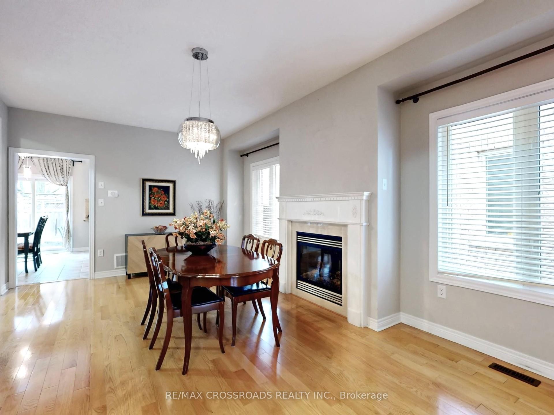 Photo 5 of 39 Pantano Drive, Vaughan, Patterson — HOMEH