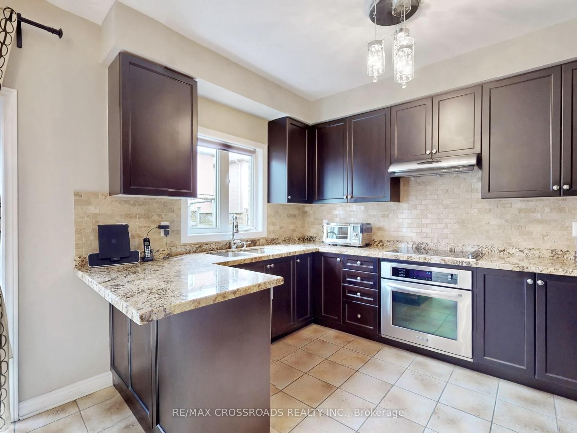 Photo 7 of 39 Pantano Drive, Vaughan, Patterson — HOMEH