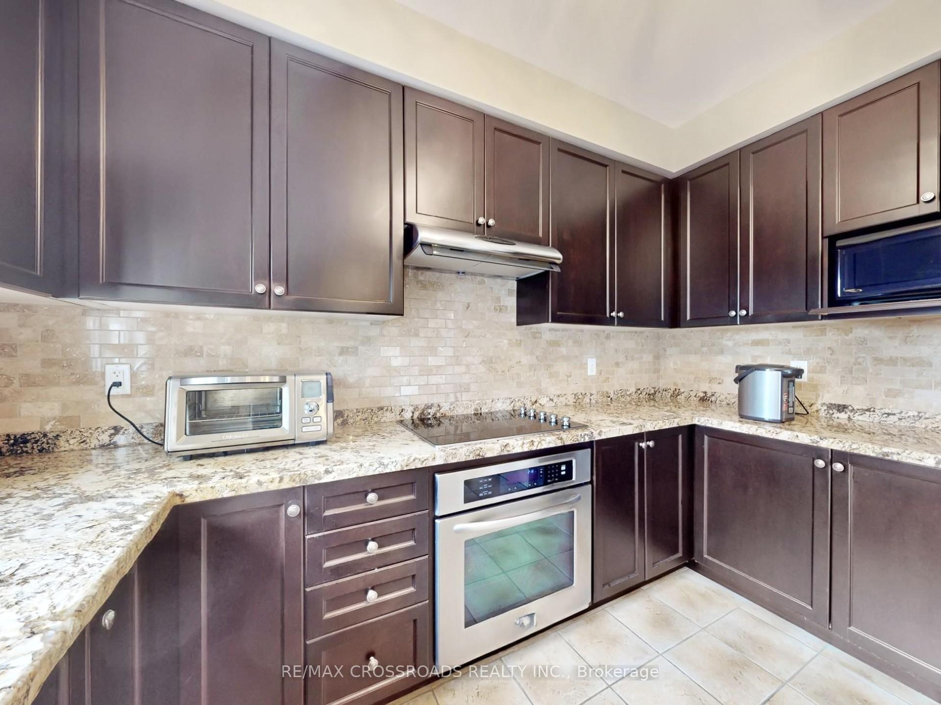 Photo 9 of 39 Pantano Drive, Vaughan, Patterson — HOMEH
