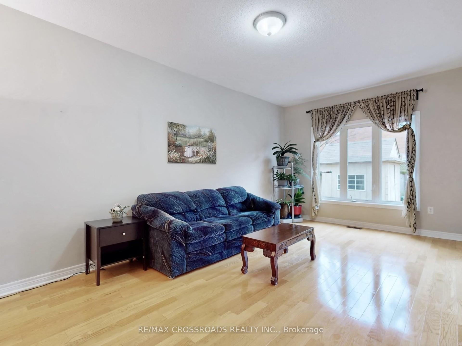 Photo 10 of 39 Pantano Drive, Vaughan, Patterson — HOMEH
