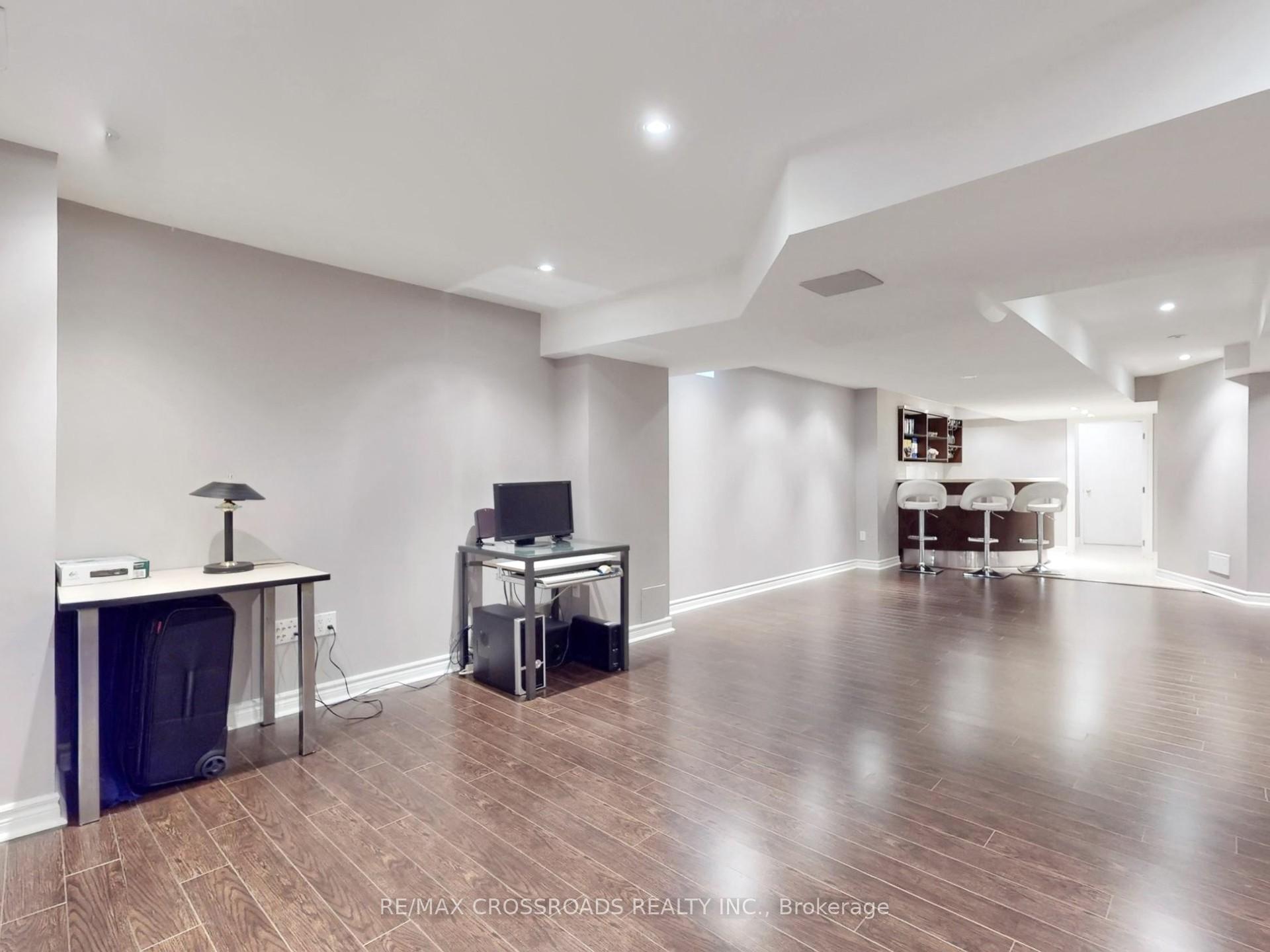 Photo 25 of 39 Pantano Drive, Vaughan, Patterson — HOMEH