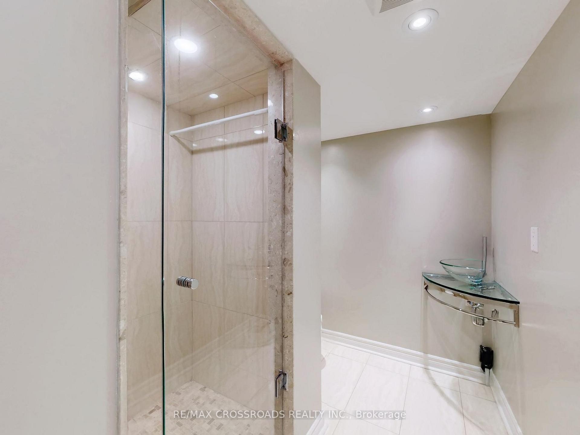 Photo 26 of 39 Pantano Drive, Vaughan, Patterson — HOMEH