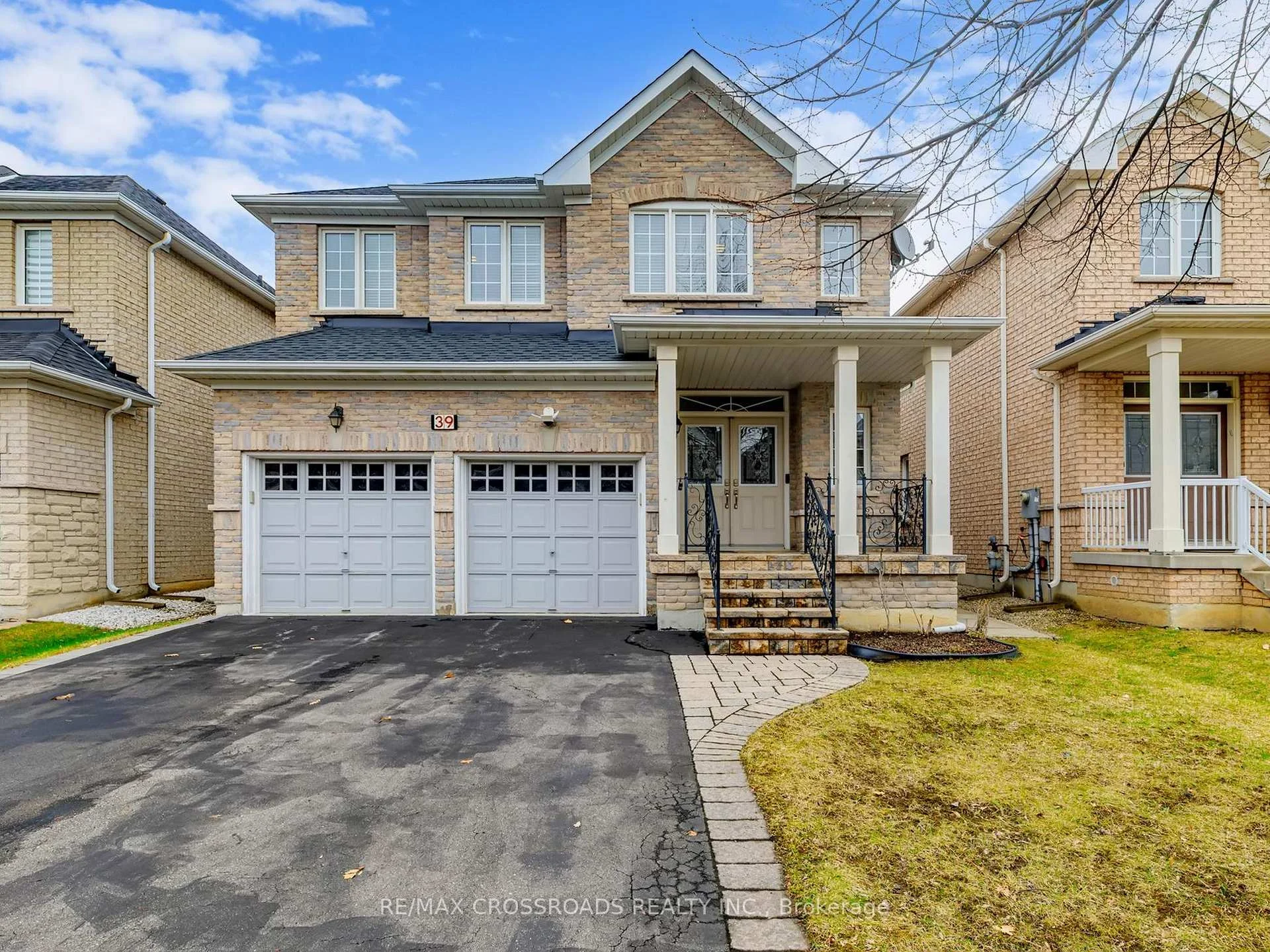Photo 3 of 39 Pantano Drive, Vaughan, Patterson — HOMEH