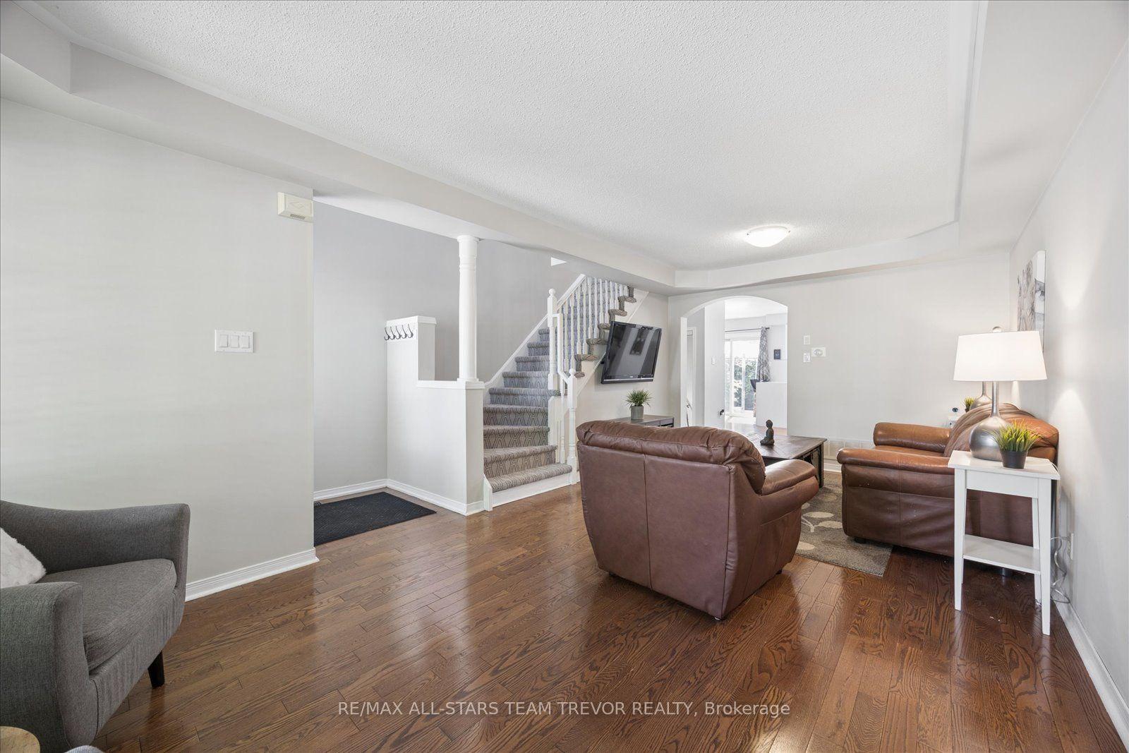 Photo 3 of 30 Laurendale Avenue, Georgina, Keswick South — HOMEH