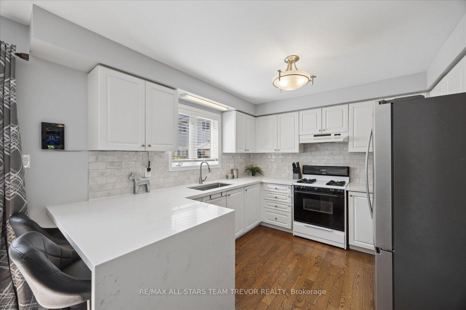 Photo 5 of 30 Laurendale Avenue, Georgina, Keswick South — HOMEH