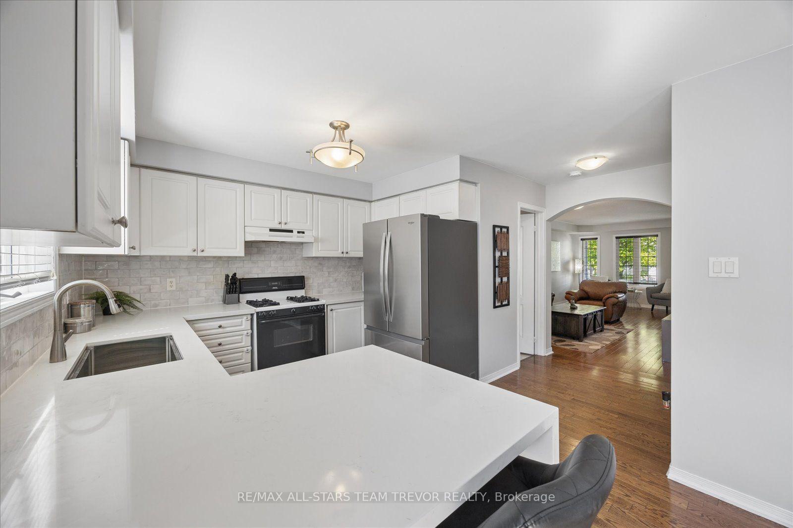 Photo 6 of 30 Laurendale Avenue, Georgina, Keswick South — HOMEH