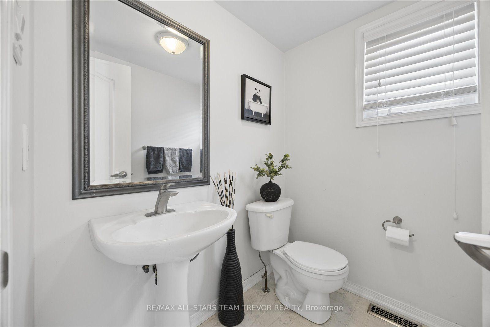 Photo 14 of 30 Laurendale Avenue, Georgina, Keswick South — HOMEH