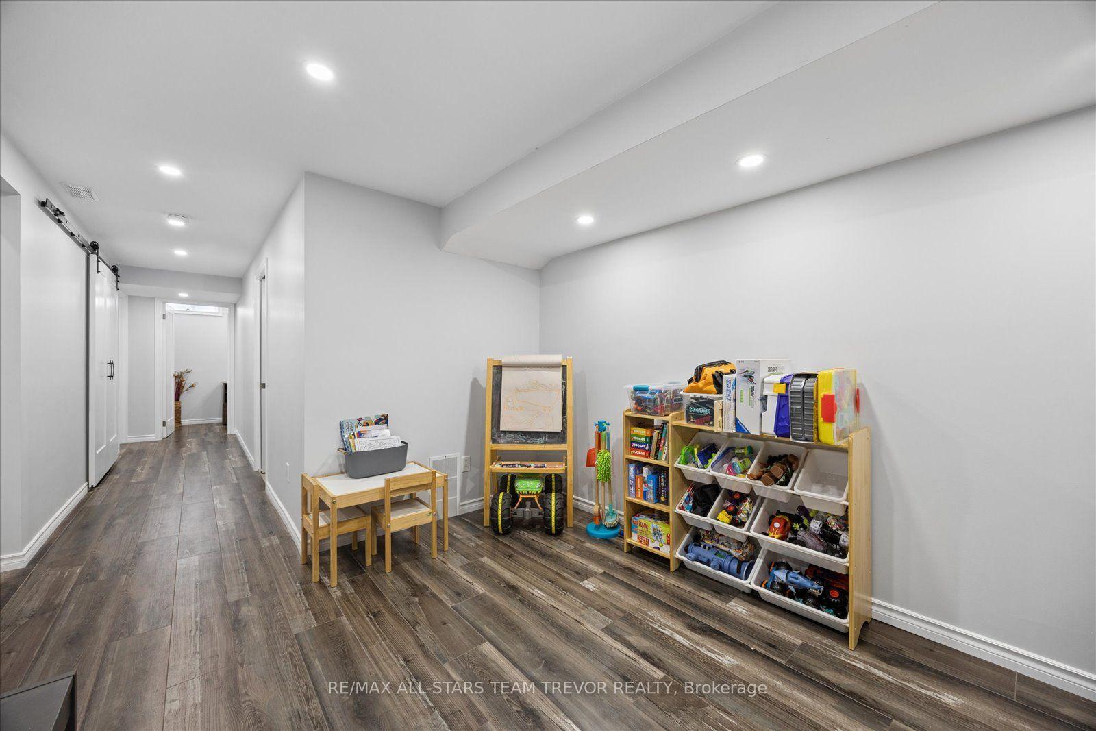 Photo 25 of 30 Laurendale Avenue, Georgina, Keswick South — HOMEH