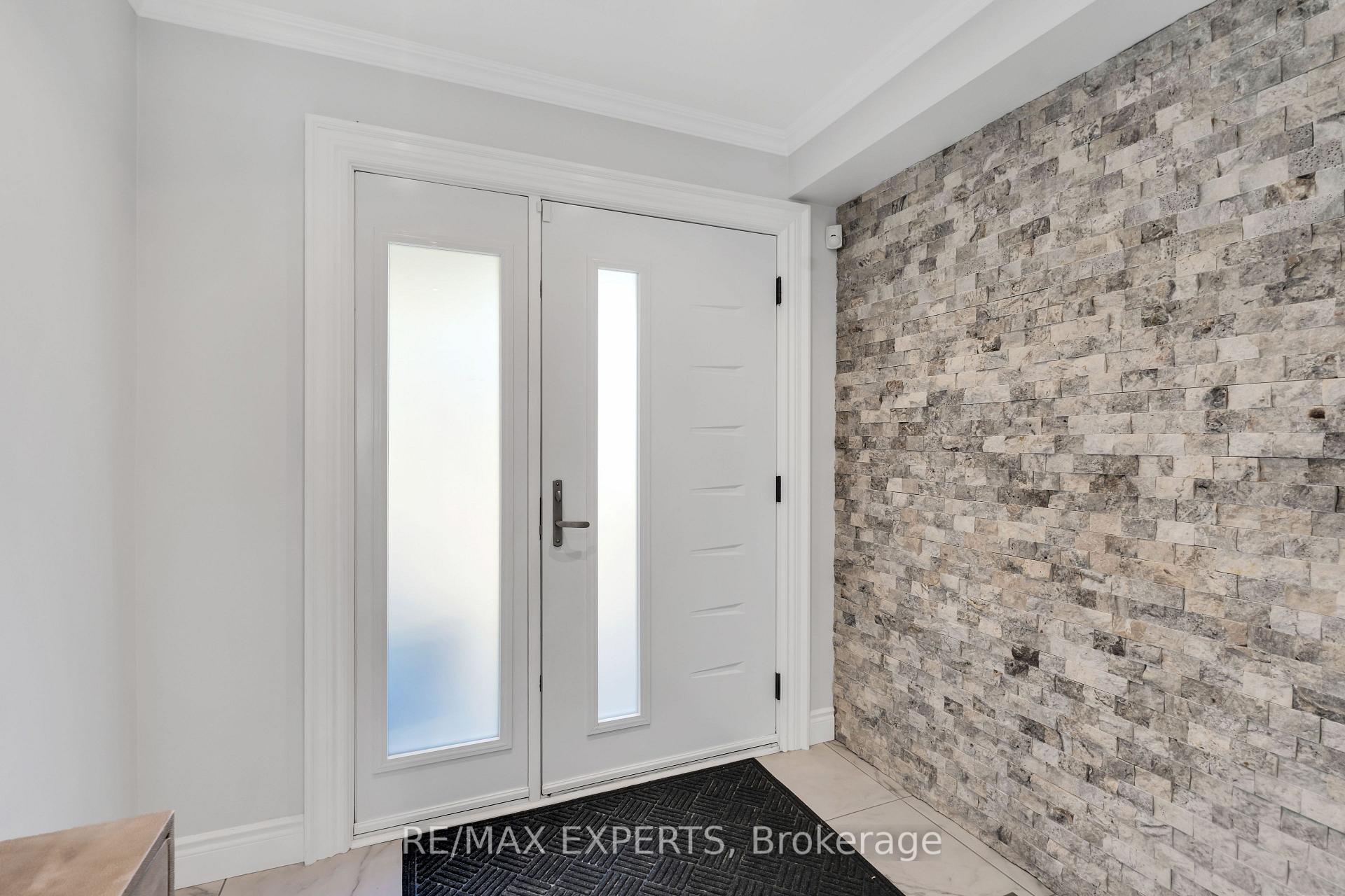 Photo 3 of 86 Humbershed Crescent, Caledon, Bolton West — HOMEH