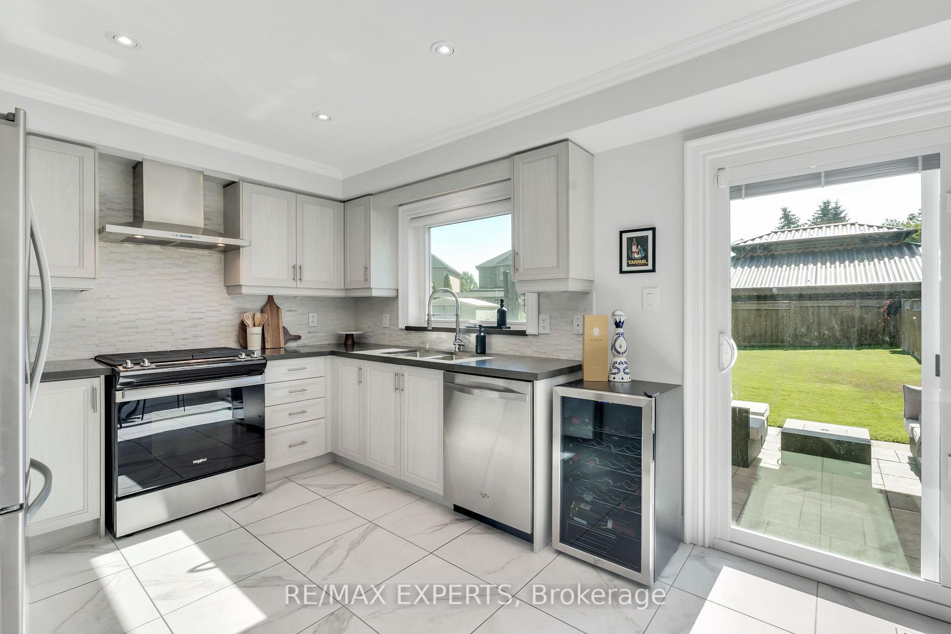 Photo 8 of 86 Humbershed Crescent, Caledon, Bolton West — HOMEH