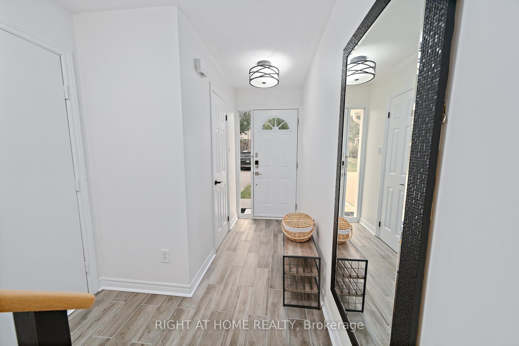 Photo 4 of 53 Corey Circle, Halton Hills, Georgetown — HOMEH