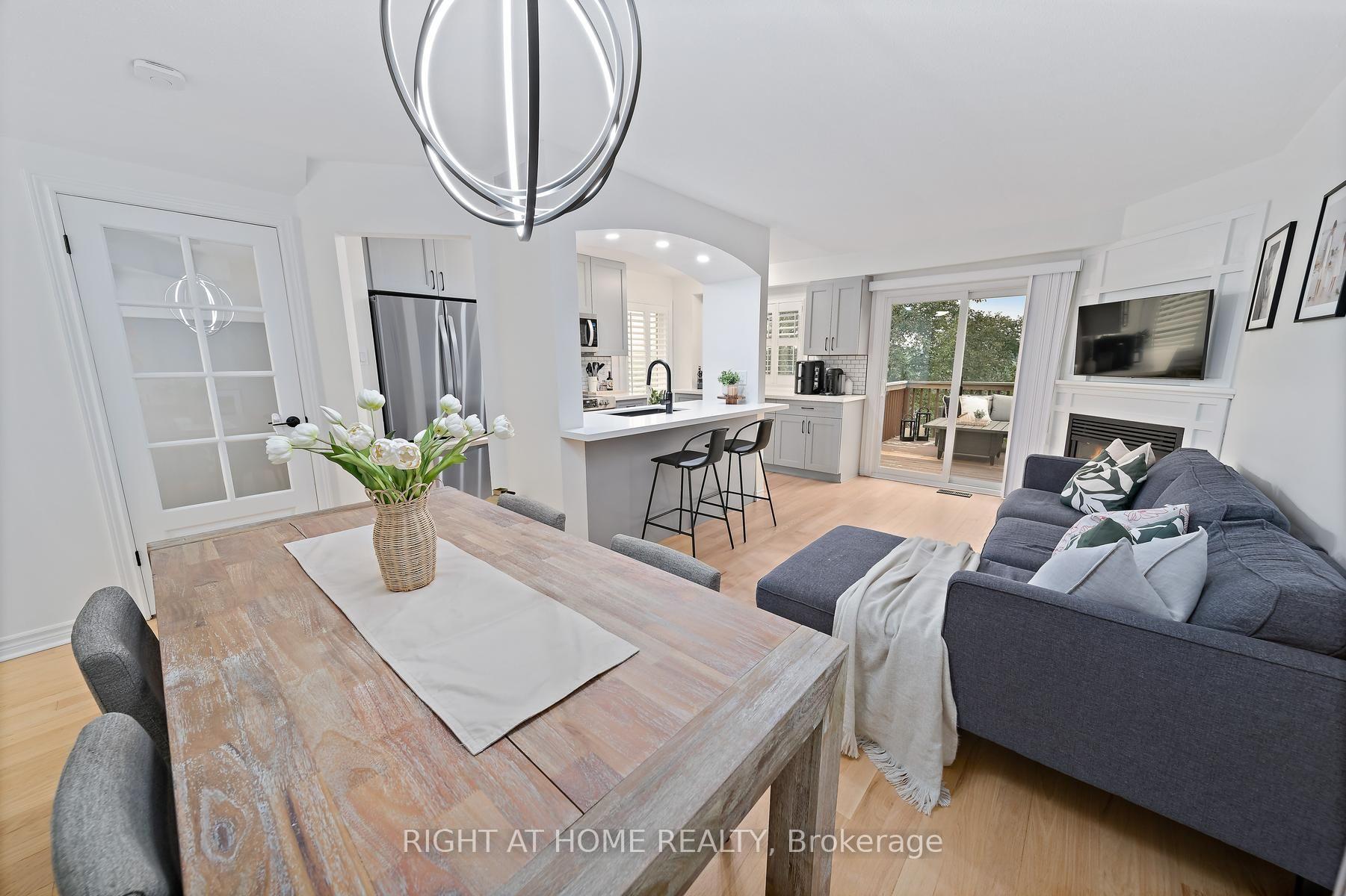 Photo 8 of 53 Corey Circle, Halton Hills, Georgetown — HOMEH